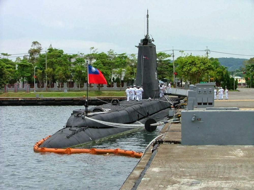 taiwansubmarine2-2627077134.thumb.jpg.37f57de762af6109c28270d468bfa86a.jpg
