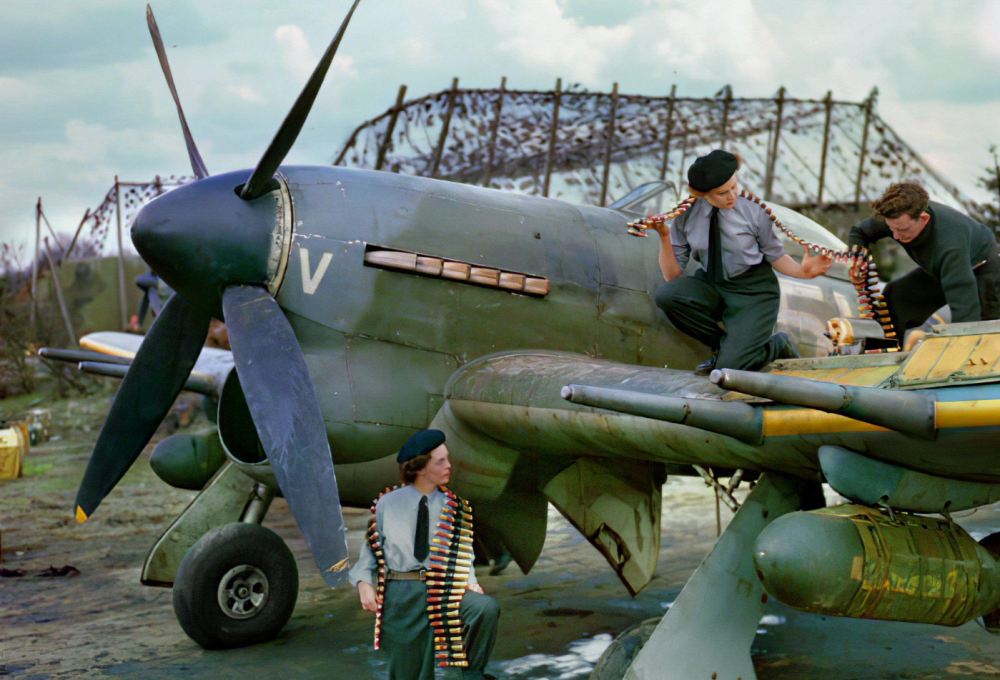 Eindhoven 1945 Sqn 439 Tyffi.png