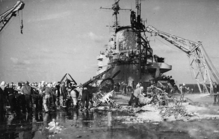 HMSFormidable04May1945kamikazedamage.jpg.1a68222670673e0e47a401308fce338c.jpg