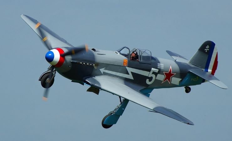 FlyingreproductionYak-3incoloursofGC3.jpg.7aa6930f55967233056e445a22cbf308.jpg