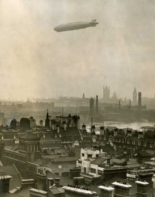 on-this-day-in-1915-the-first-german-zeppelin-air-raid-v0-u7ute1f7mmc81.thumb.jpg.e35c678ad1ae868c5c02f83e0b9c076c.jpg